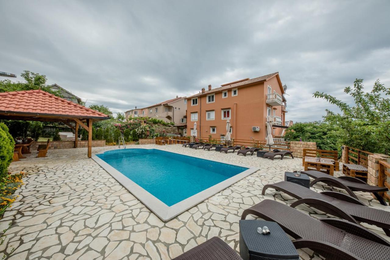 Apartments Šćerbe 3103 Mundanije Buitenkant foto
